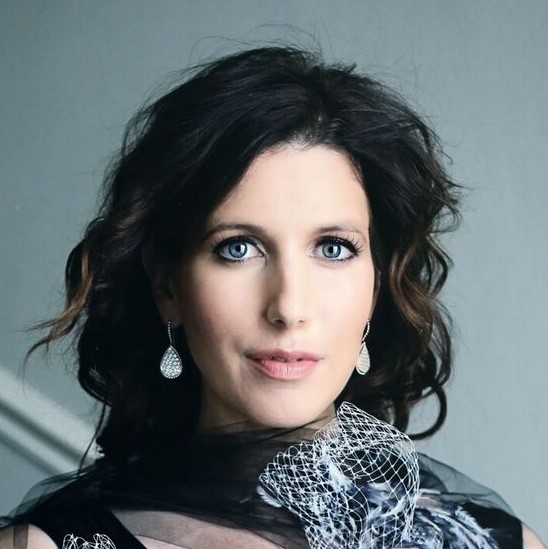 Headshot of Ellie Dehn