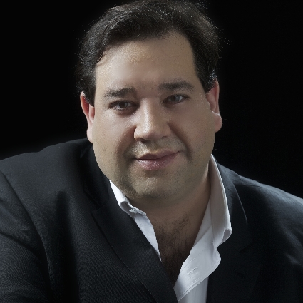 Headshot of Valeriano Lanchas