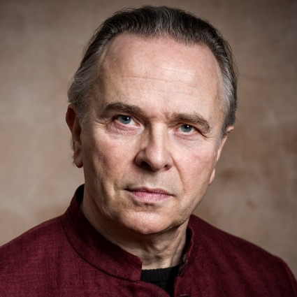 Headshot of Mark Elder