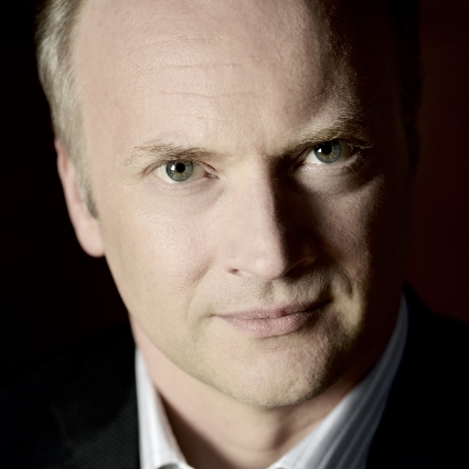 Headshot of Gianandrea Noseda