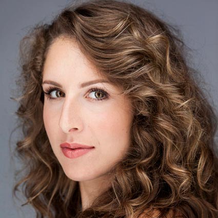 Headshot of Lindsay Metzger