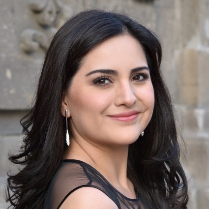 Headshot of Cassandra Zoé Velasco