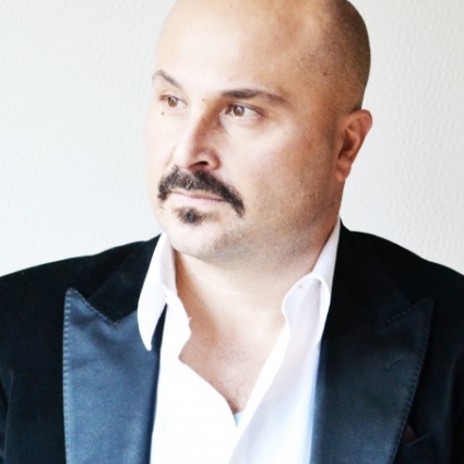 Headshot of Roberto Aronica