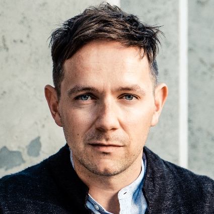 Headshot of Iestyn Davies