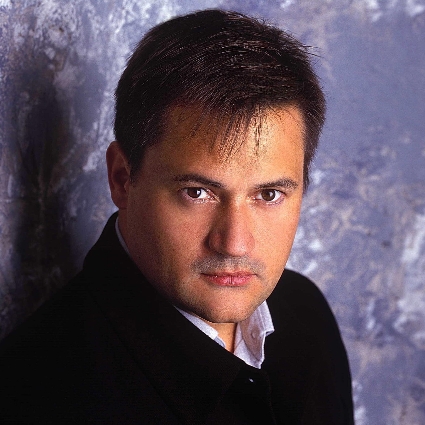 Headshot of Paul Groves