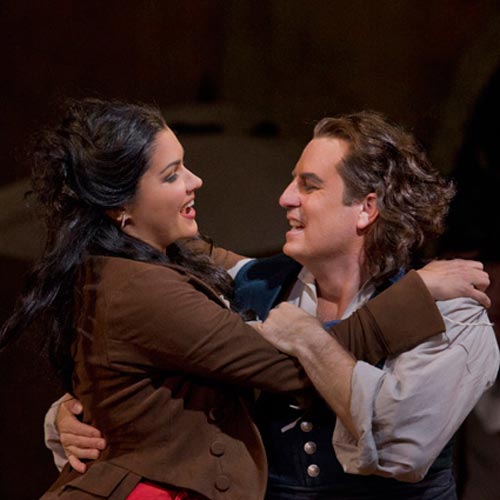 Anna Netrebko and Matthew Polenzani in L'Elisir d'Amore