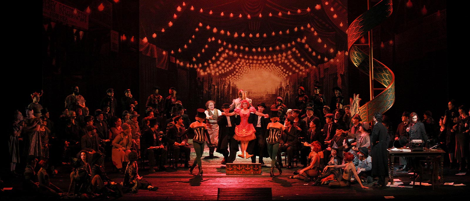 Rood Gorgelen Bewolkt Metropolitan Opera | Les Contes d'Hoffmann