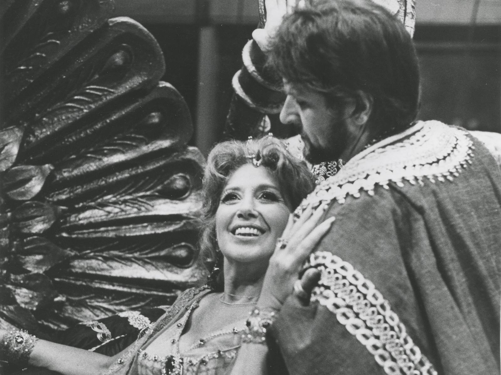 Sills, Beverly_Thais_title role_with Sherrill Milnes as Athanael.jpg