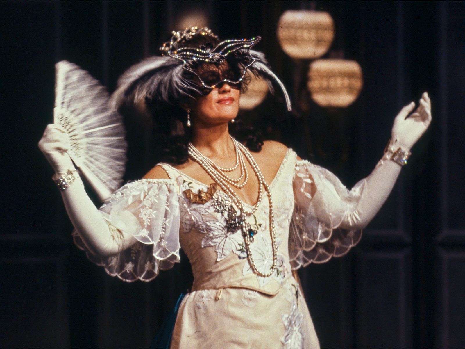Te Kanawa Rosalinde Fledermaus-11.jpg