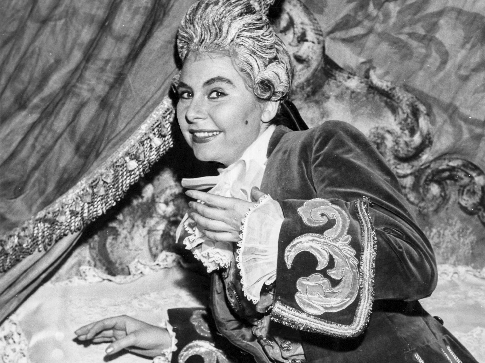 Ludwig, Christa_Nozze di Figaro 12 10 1959_Cherubino_debut_Melancon.jpg