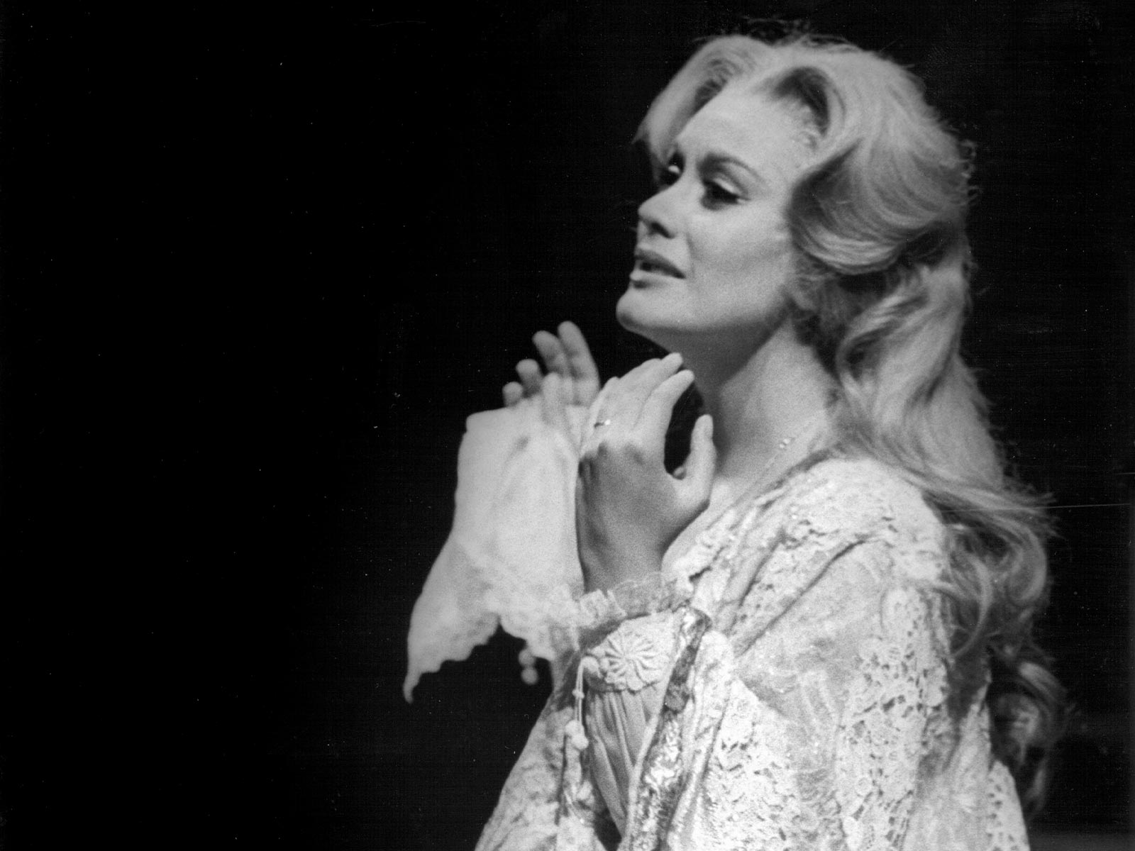Te Kanawa as Desdemona.jpg