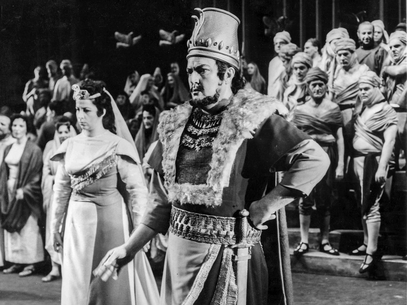 Nabucco-Scene Elias MacNeil.jpg