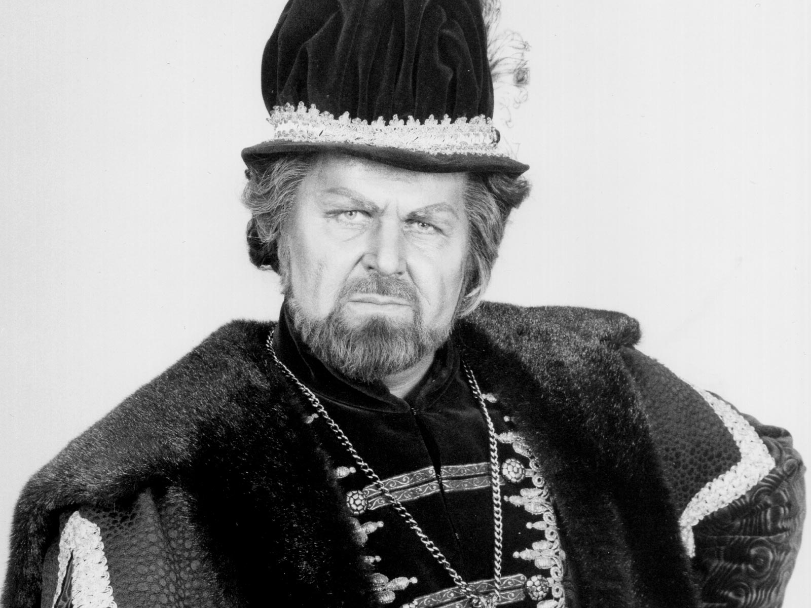 Plishka, Paul King Philip Don Carlo photo by Winnie Klotz.jpg