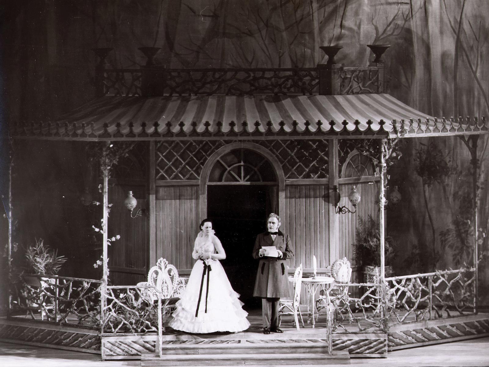 Traviata5657 Act II Tebaldi Warren Duet 4.jpg