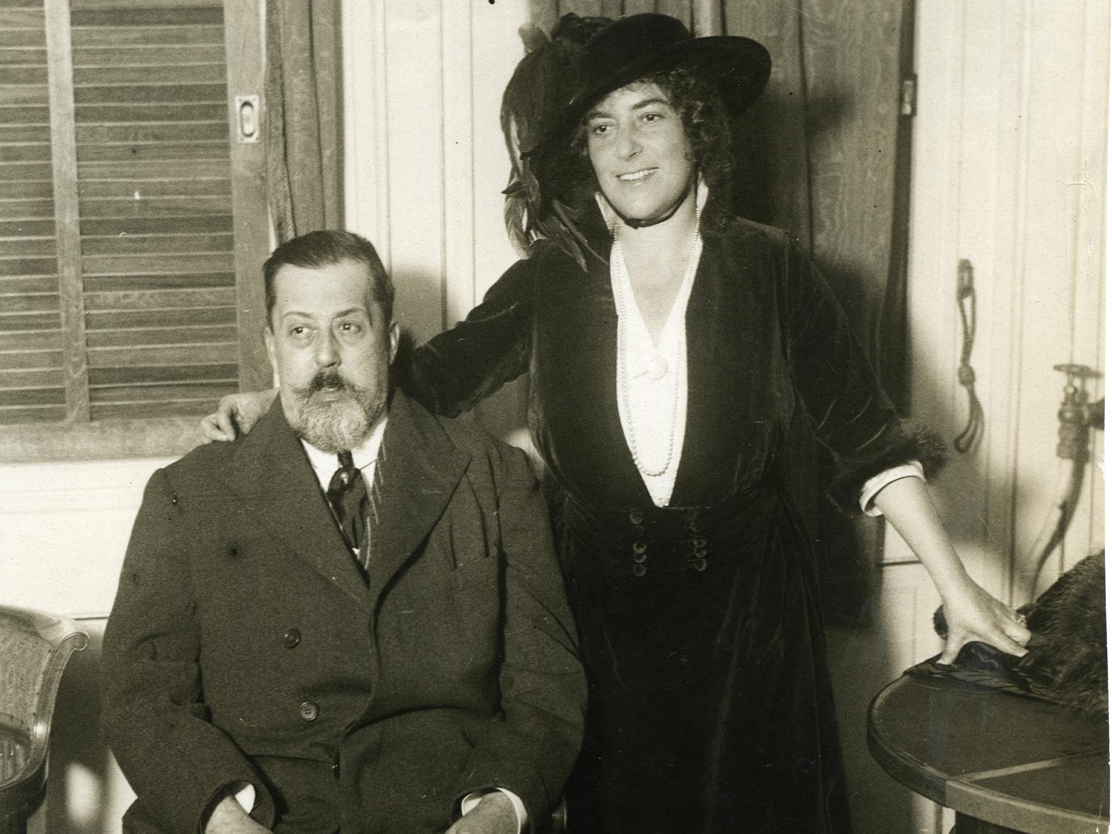 Gatti-Casazza, Giulio_with Frances Alda aboard S. S. Dante Alligheri in undated photo.jpg