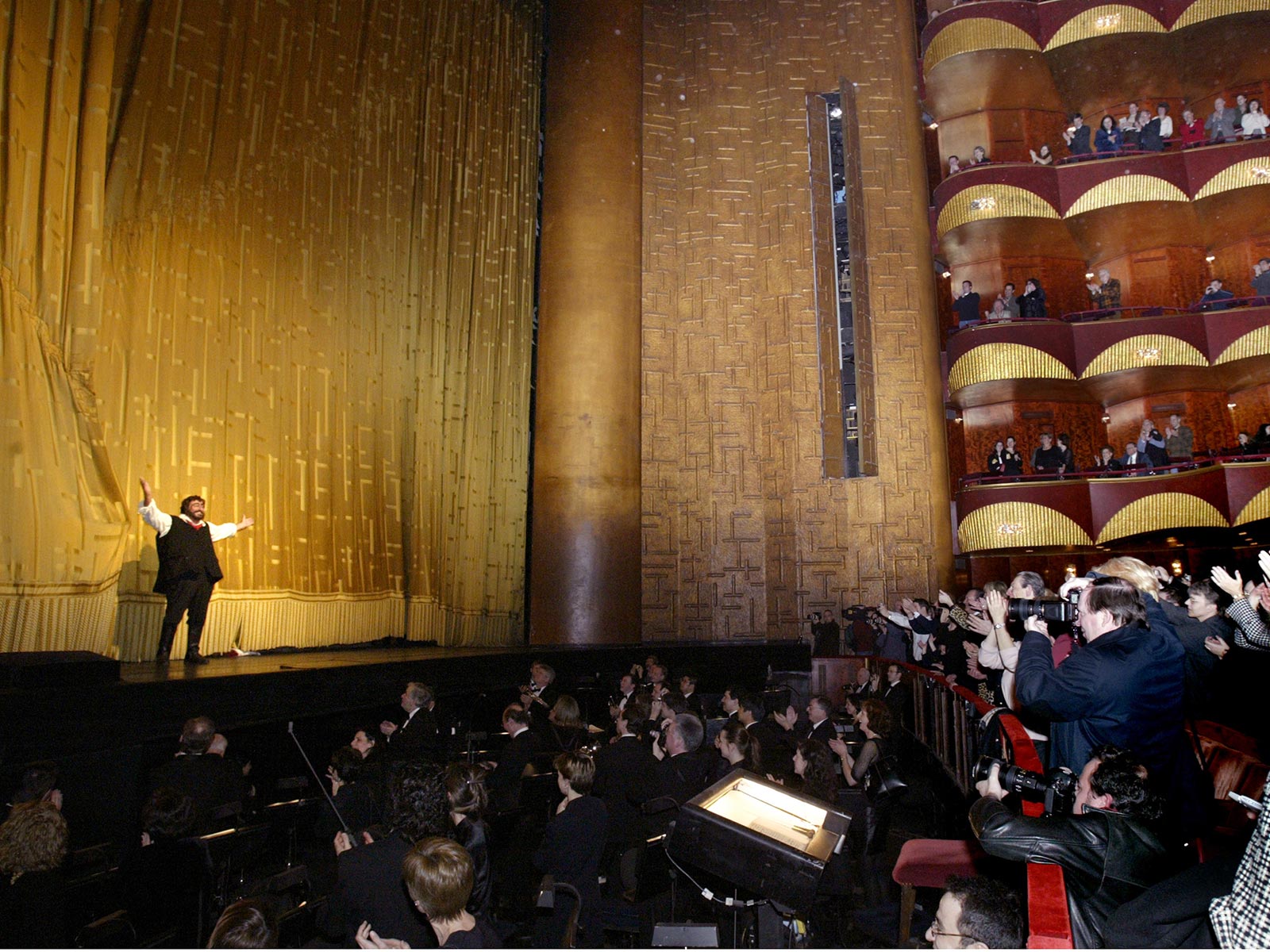 Pavarotti Curtain Call 667E6405a.jpg