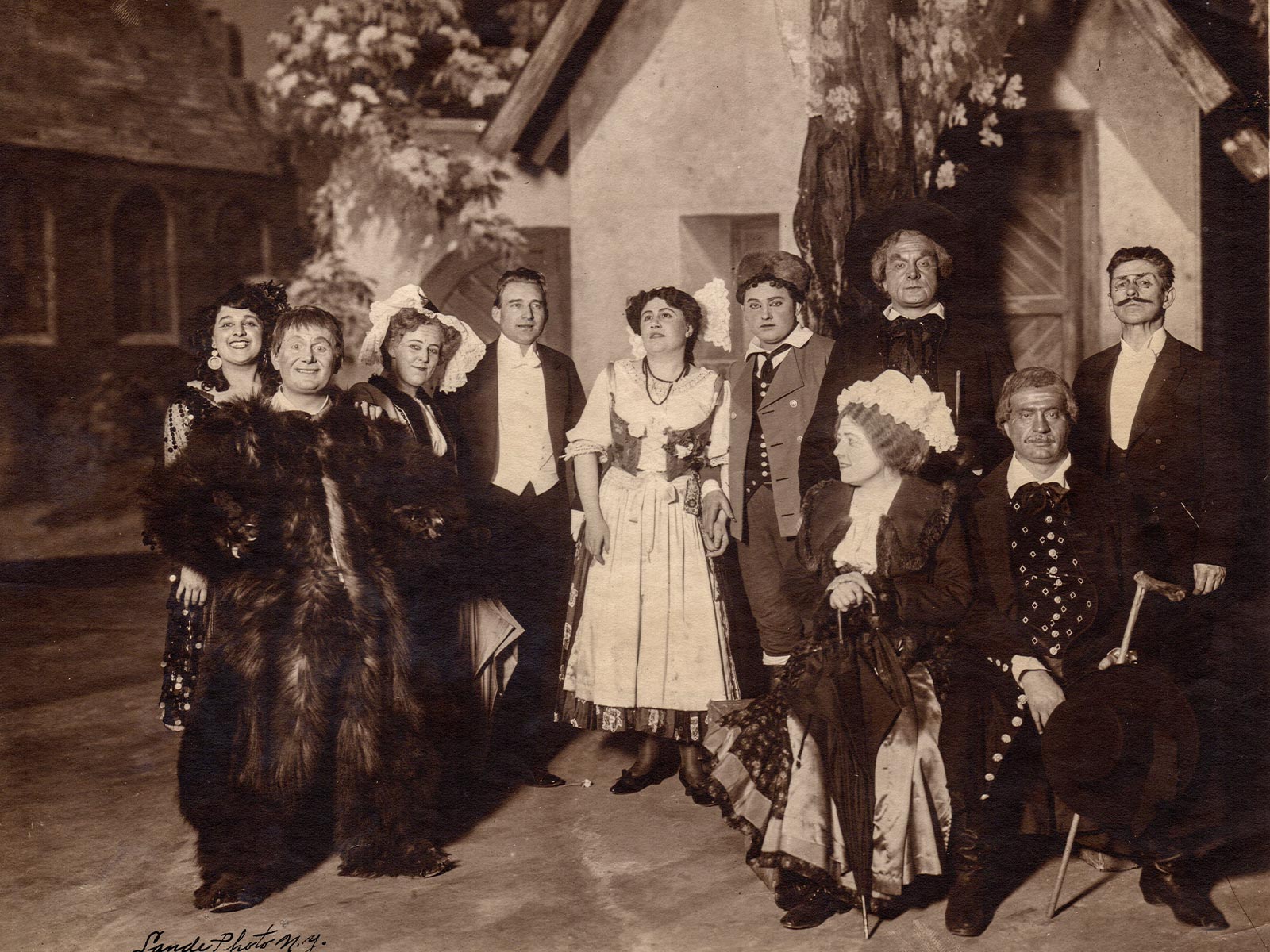 2 Bartered Bride_1908-09_Reiss, Mattfeld, Dipple, Destinn, Jörn, Didur, Wakefield, Blass_Lande Photo NY.jpg